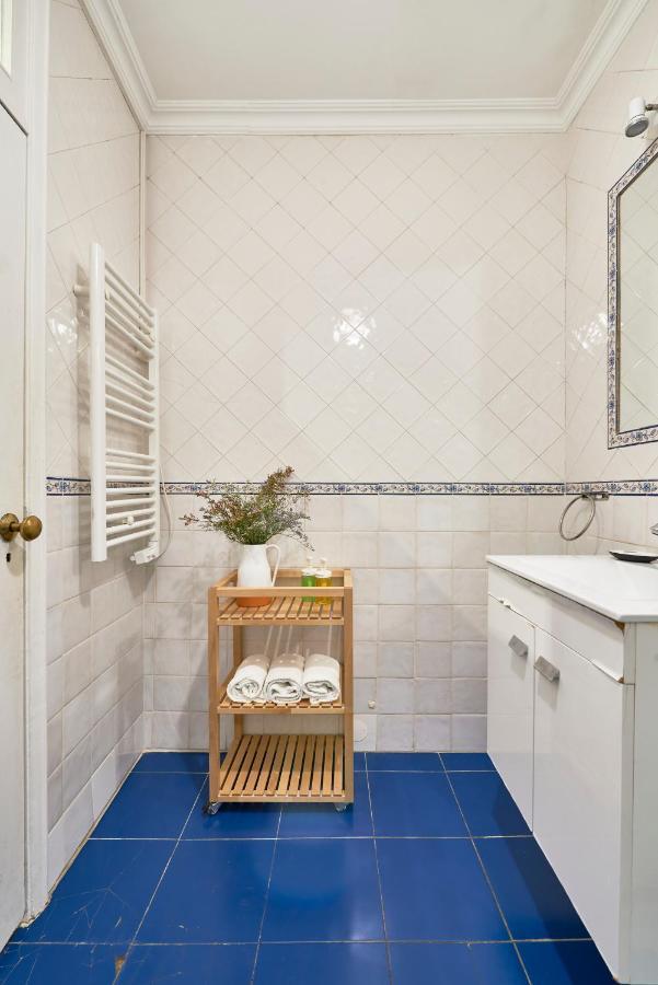 Apartment Spacious Bairro Alto With Courtyard, By Timecooler *