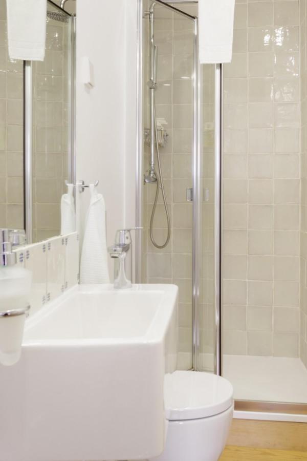 Amazing Rooftop Terrace With River And Historic View 4 Bedrooms 4 Bathrooms Ac 19th Century Building Chiado Appartement *