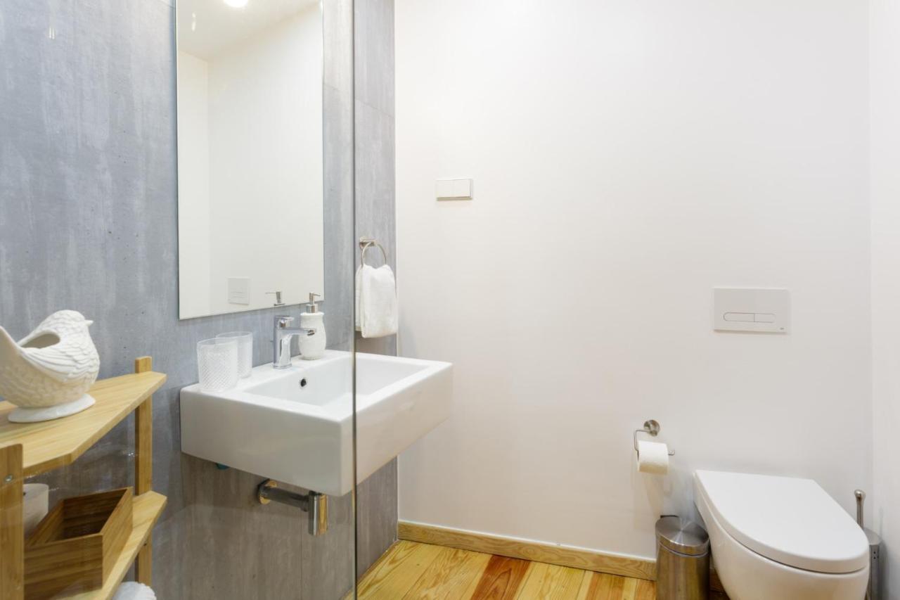 Appartement Amazing Rooftop Terrace With River And Historic View 4 Bedrooms 4 Bathrooms Ac 19th Century Building Chiado