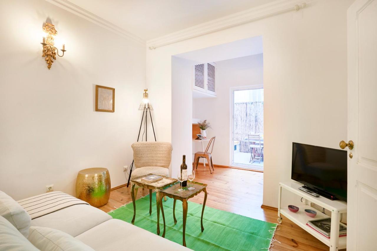 Apartment Spacious Bairro Alto With Courtyard, By Timecooler *