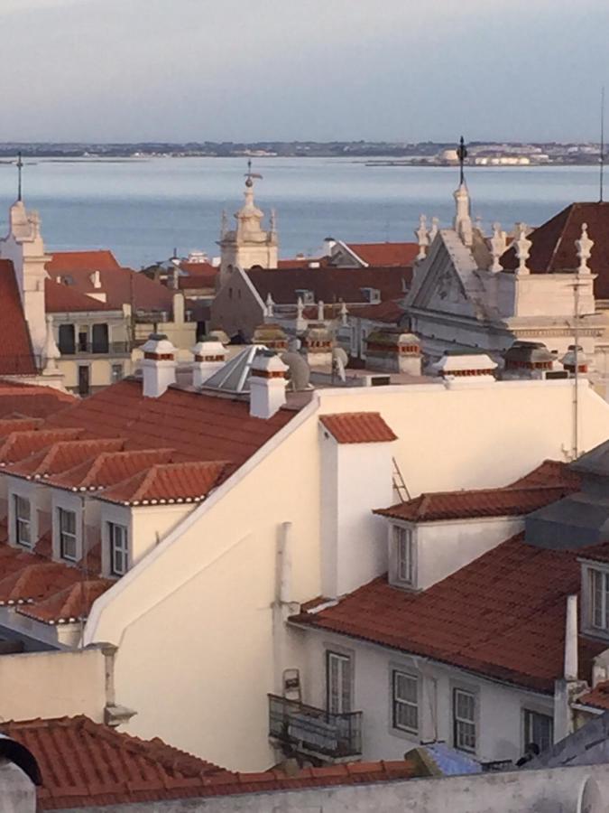 Amazing Rooftop Terrace With River And Historic View 4 Bedrooms 4 Bathrooms Ac 19th Century Building Chiado Lissabon
