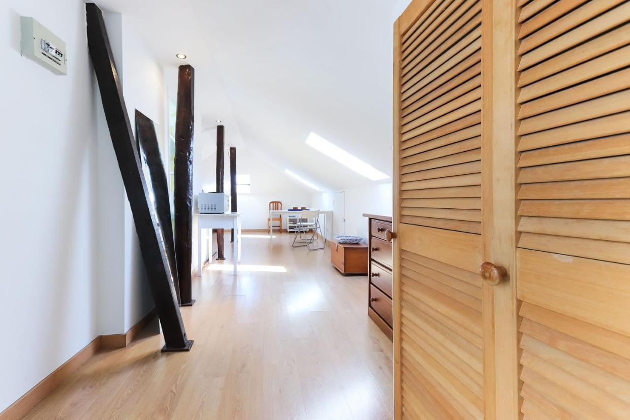 Sunny Attic Loft By Homing Appartement *