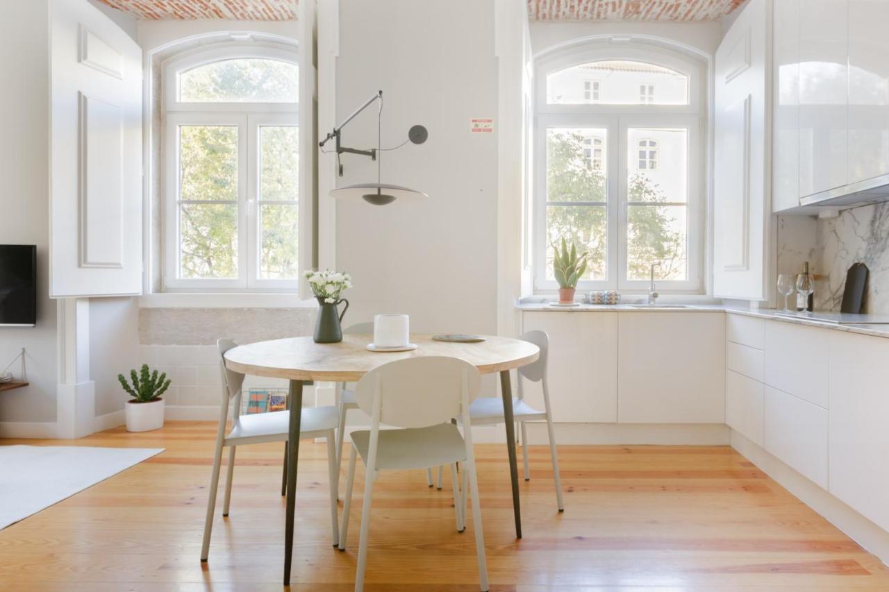 Apartment Update Urban Chic Flat In 19th Century Building 2 Bedrooms & 2 Bathrooms & Ac Alfama District Lissabon