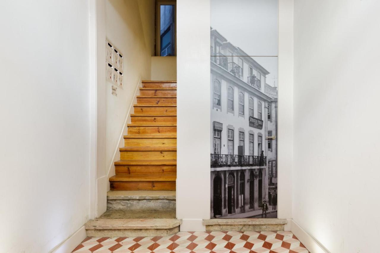 Update Urban Chic Flat In 19th Century Building 2 Bedrooms & 2 Bathrooms & Ac Alfama District Lissabon