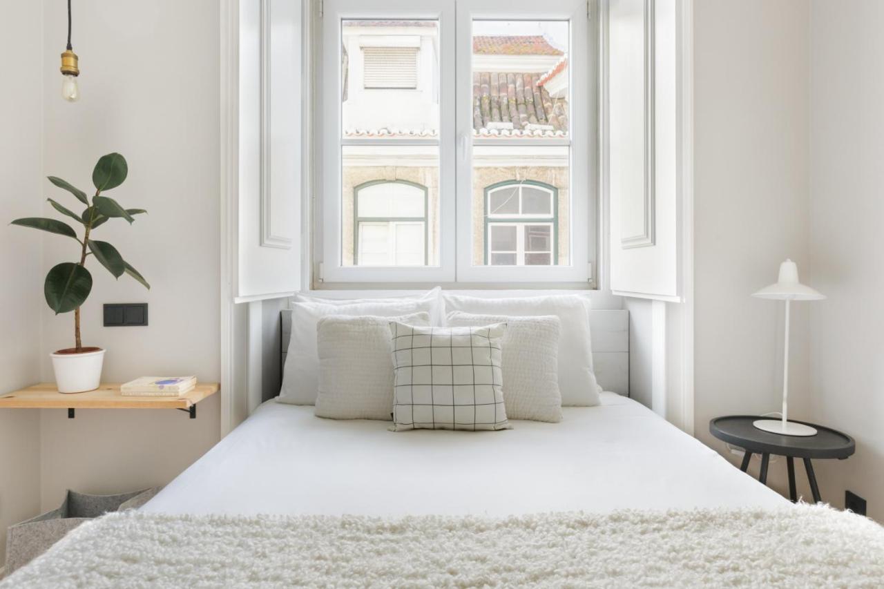 Update Urban Chic Flat In 19th Century Building 2 Bedrooms & 2 Bathrooms & Ac Alfama District Lissabon