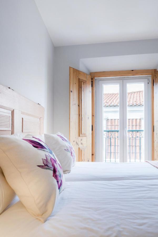Amazing Rooftop Terrace With River And Historic View 4 Bedrooms 4 Bathrooms Ac 19th Century Building Chiado * Lissabon