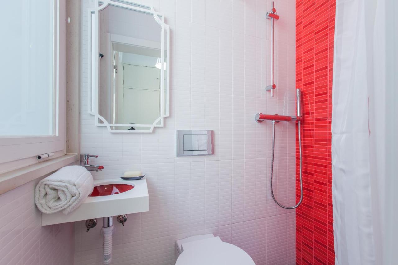 Renovated With Private Courtyard, By Timecooler Appartement *