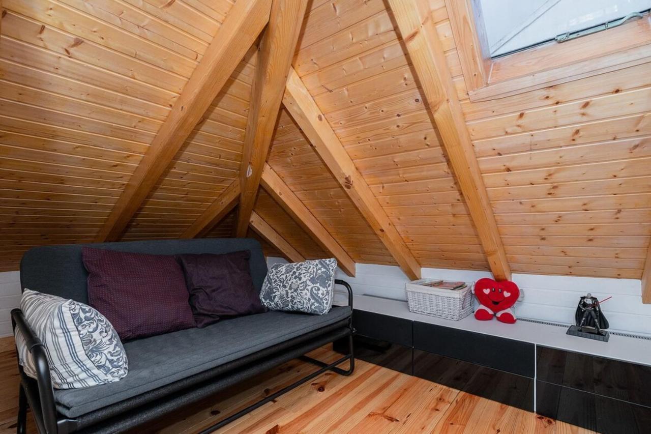 Attic With Balcony In Bairro Alto Appartement