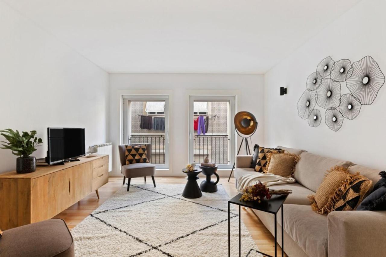 Beautiful 2 Bedroom In Bairro Alto *