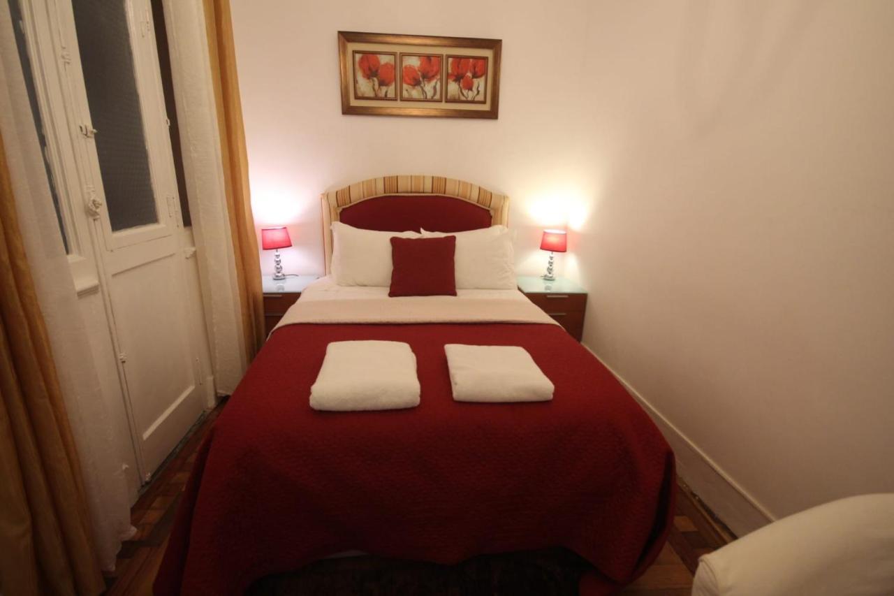 Gasthof Bordeaux M1 R3 - & Comfortable Double With Private Patio & Shared Bathroom Lissabon