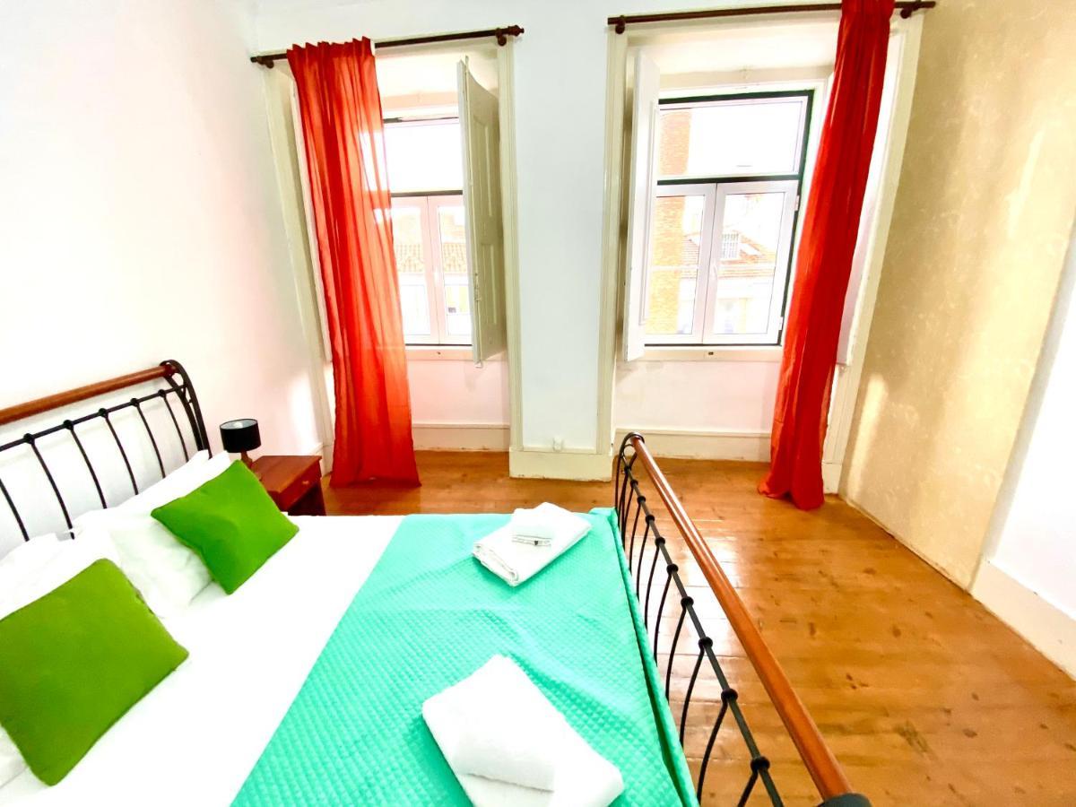 Artdeco Chiado 4 - Large Comfortable Double With Shared Bathroom Gasthuis