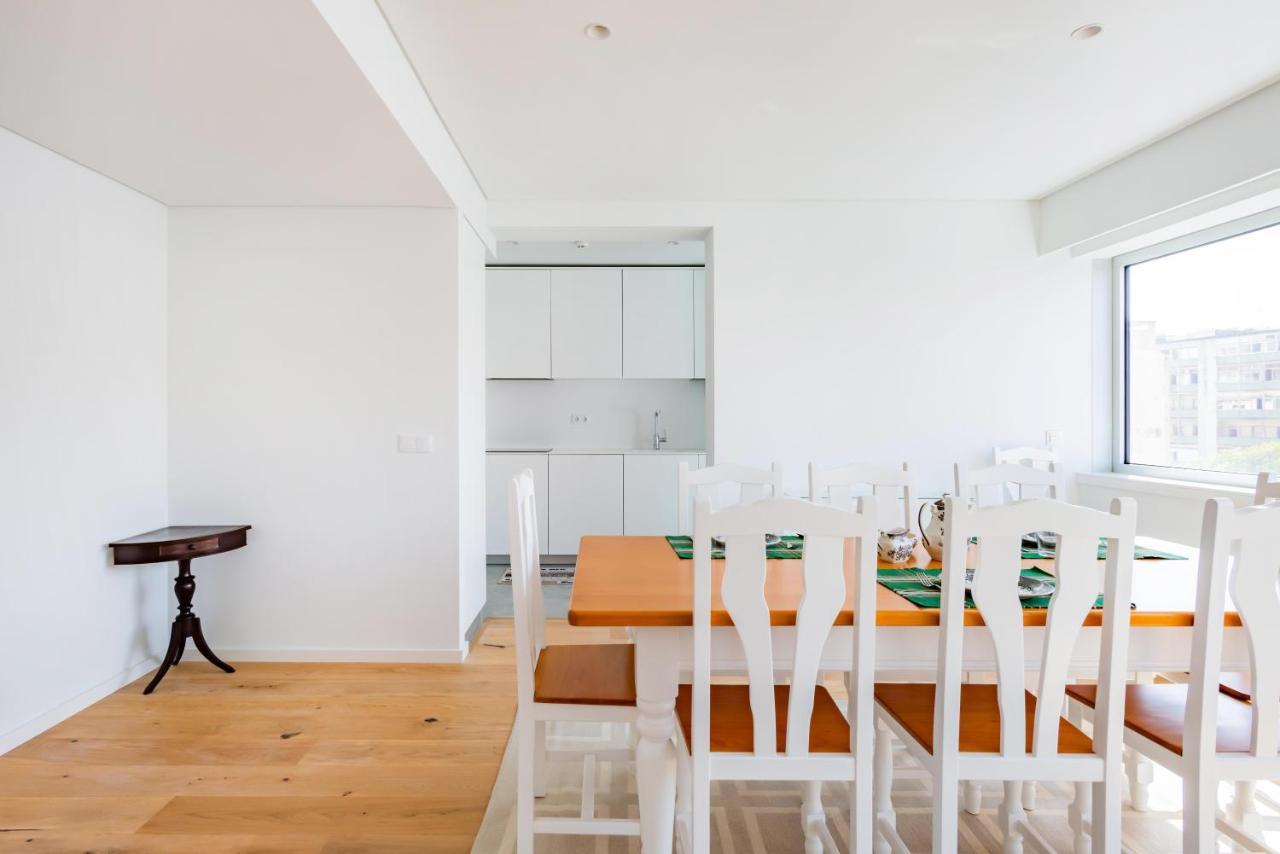 Estrela Modern Flat @ Infante Santo Apartment