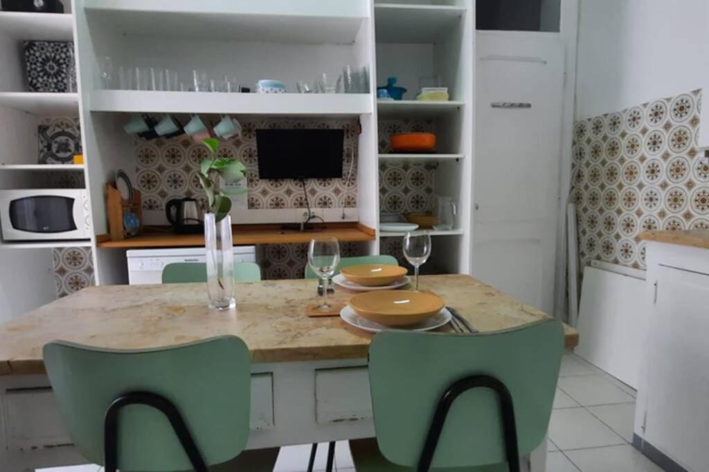 Charming Sunny Terrace / One Bedroom Appartement *