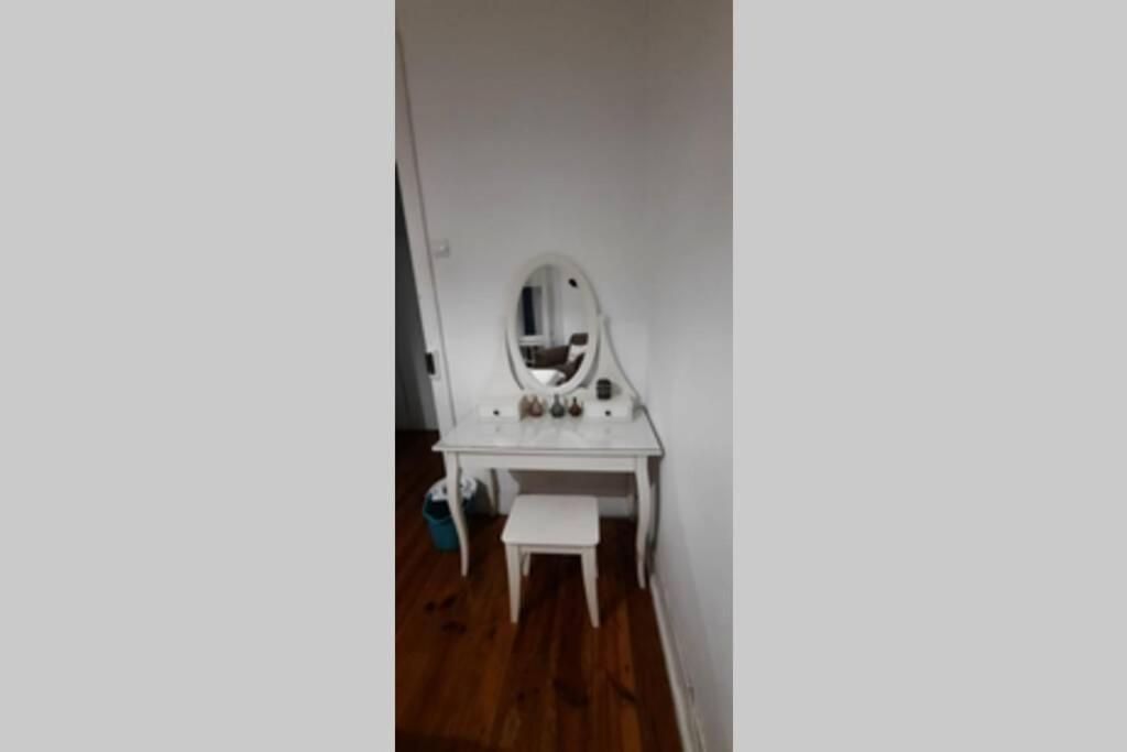 Charming Sunny Terrace / One Bedroom * Lisboa
