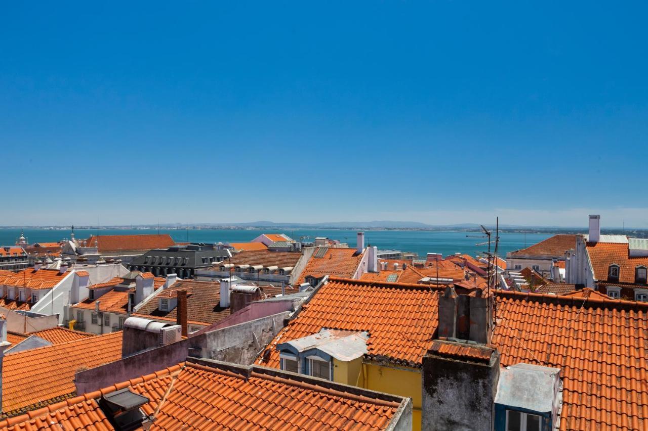 Amazing Rooftop Terrace With River And Historic View 4 Bedrooms 4 Bathrooms Ac 19th Century Building Chiado Appartement *