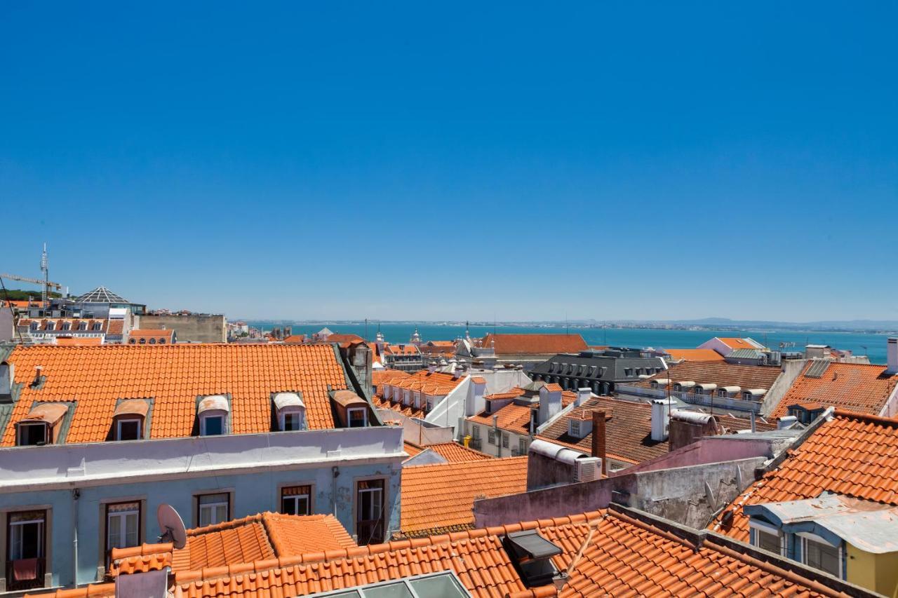 Amazing Rooftop Terrace With River And Historic View 4 Bedrooms 4 Bathrooms Ac 19th Century Building Chiado Lissabon