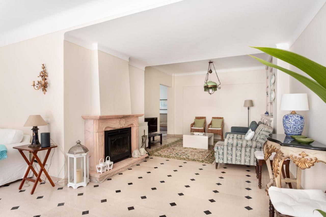 Altido Exclusive Villa With Terrace And Swimming Pool