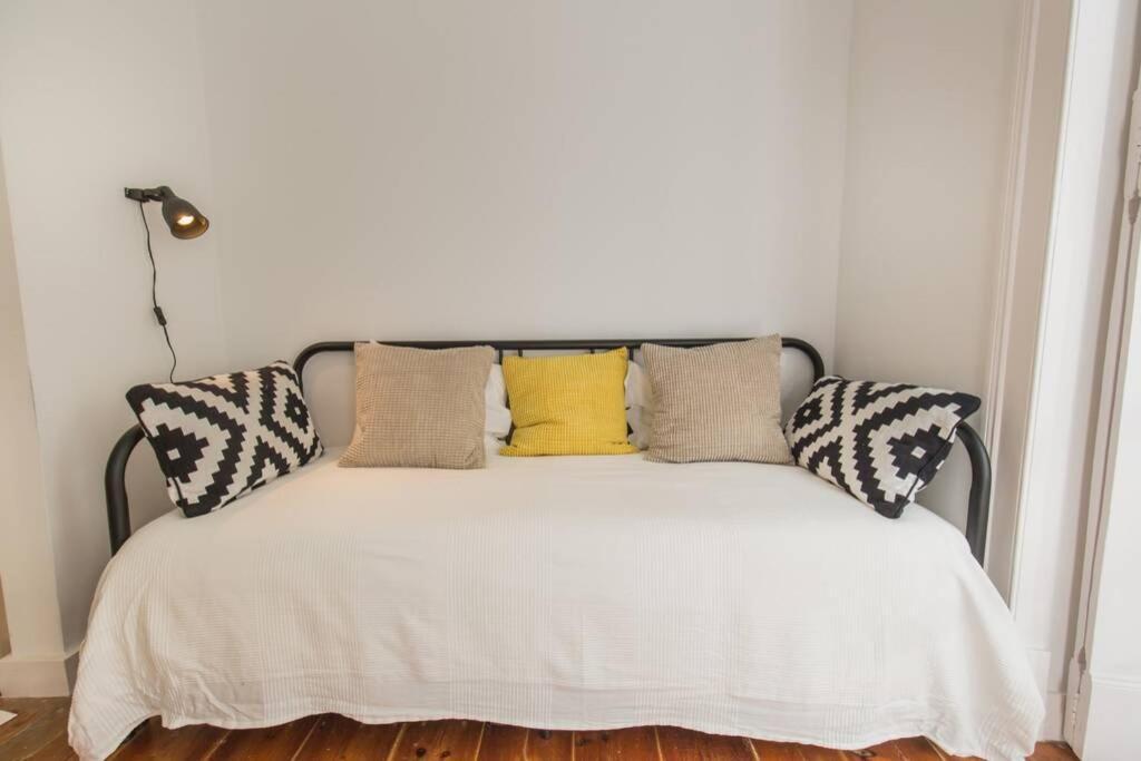 Appartement 135 A - In Tranquil Flat In Alfama Near Se And Castle *