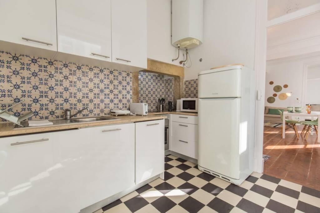 135 A - In Tranquil Flat In Alfama Near Se And Castle Appartement Lissabon