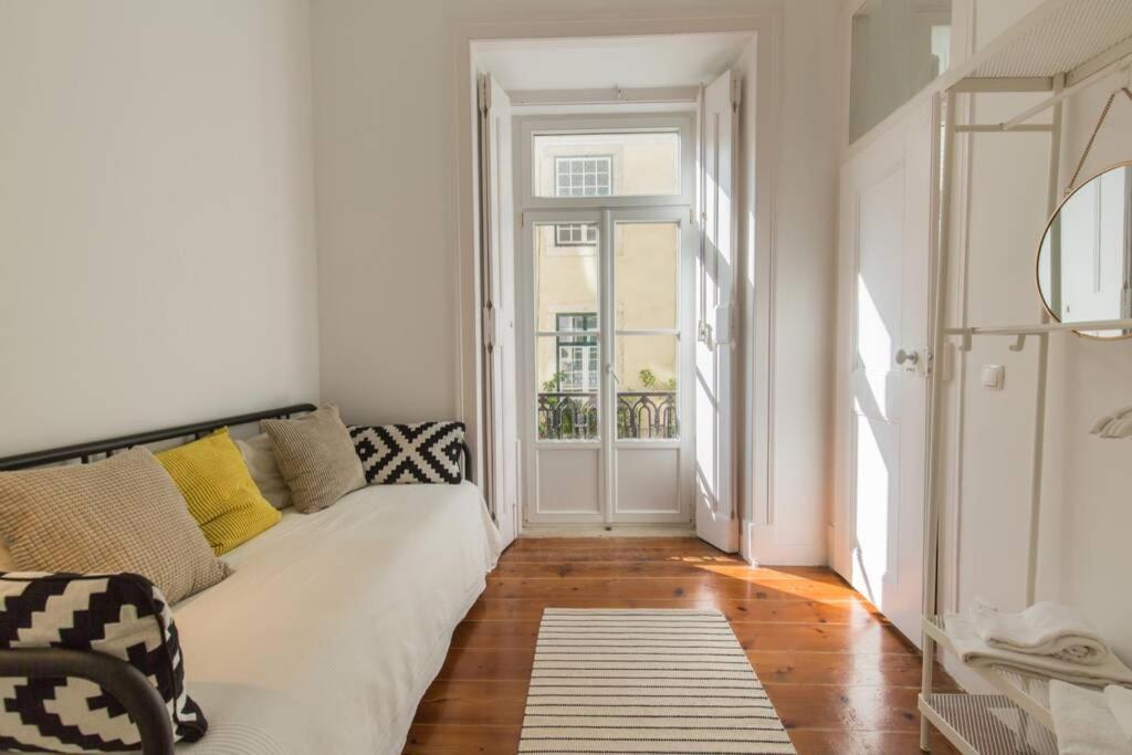 Appartement 135 A - In Tranquil Flat In Alfama Near Se And Castle *