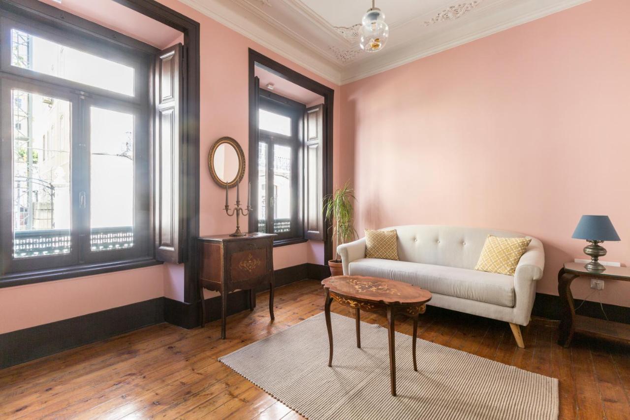 Charming In A 19th Century Building Lissabon
