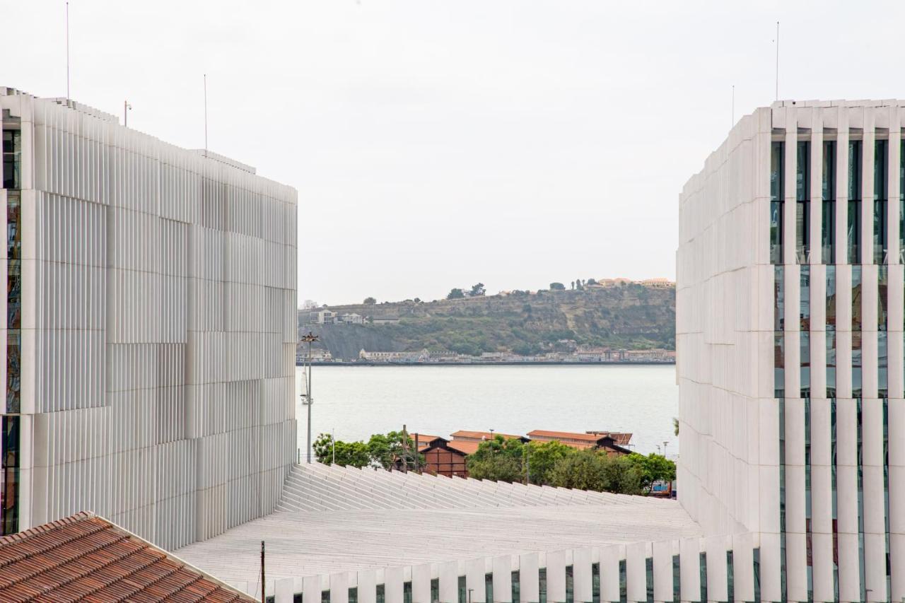 Joivy Modern Flat With River View Near Bica Elevator Lisbon