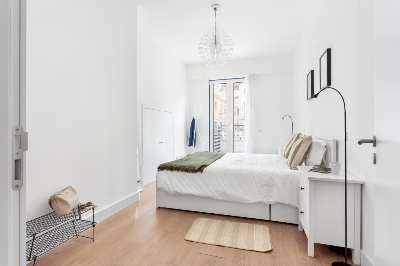 Joivy Modern Flat With River View Near Bica Elevator Apartment Lisbon