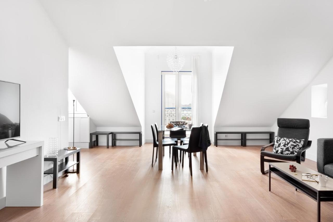 Apartment Joivy Modern Flat With River View Near Bica Elevator