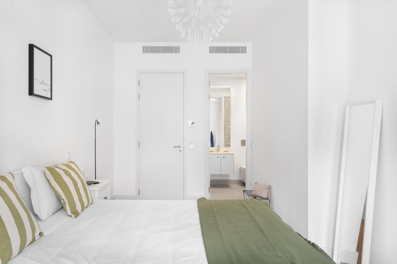 Joivy Modern Flat With River View Near Bica Elevator Apartment