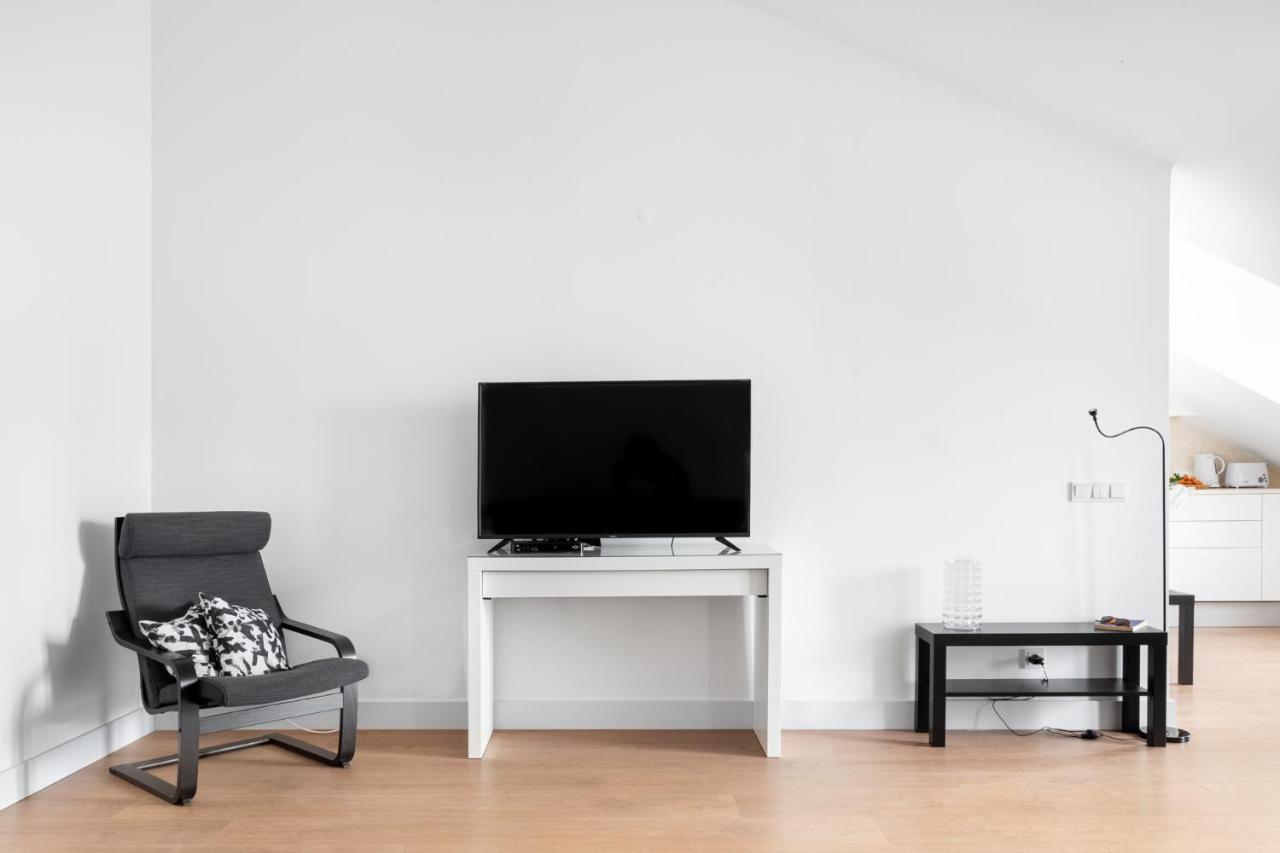 Joivy Modern Flat With River View Near Bica Elevator
