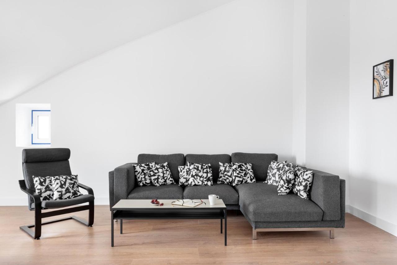 Apartment Joivy Modern Flat With River View Near Bica Elevator Lisbon