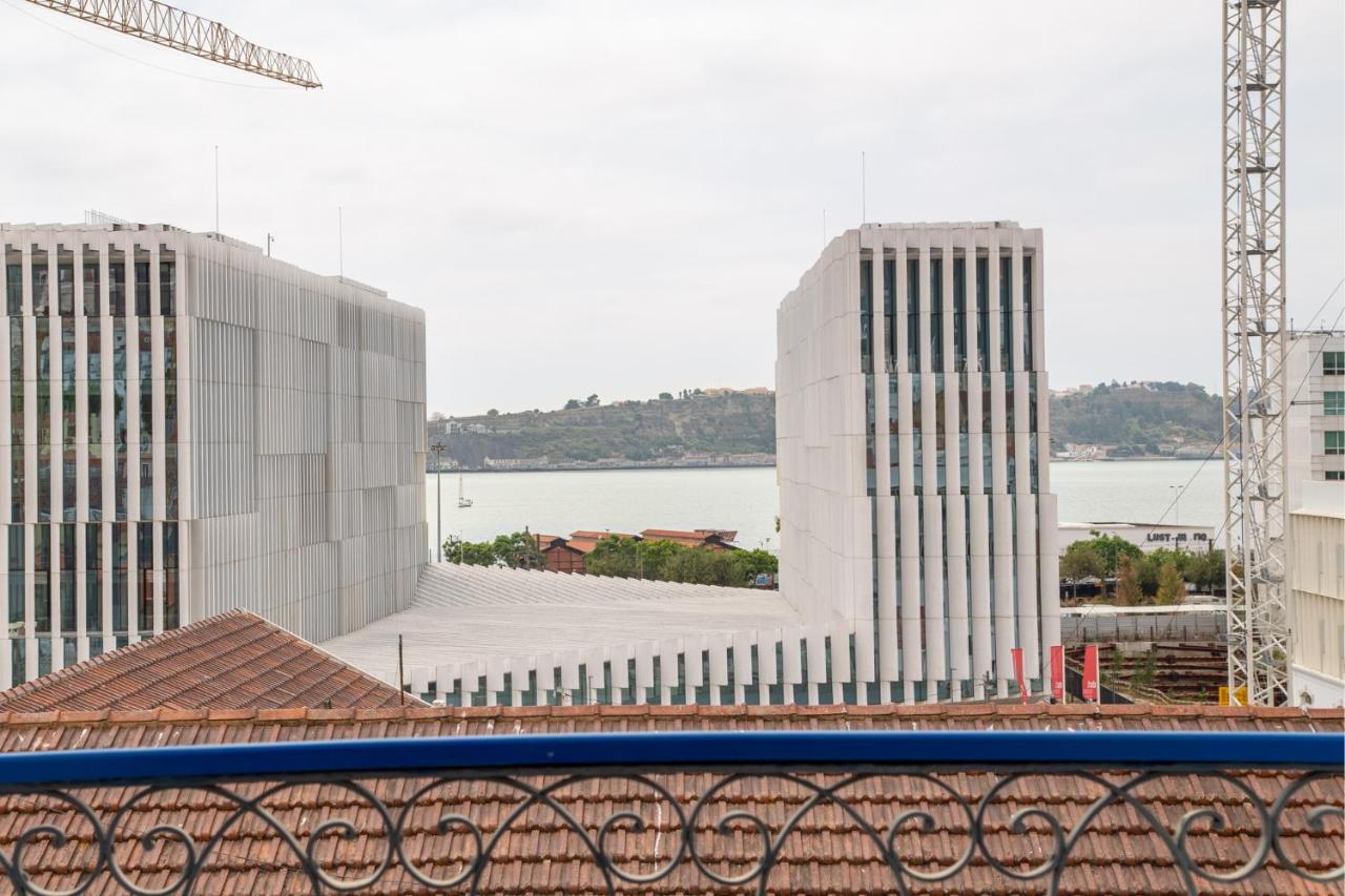 Joivy Modern Flat With River View Near Bica Elevator