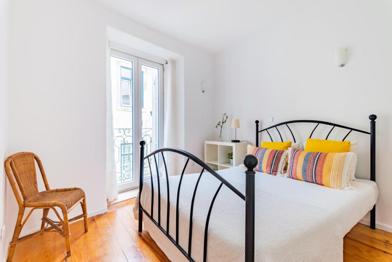 Appartement 2br At Chiado Historical Heart Of Lissabon