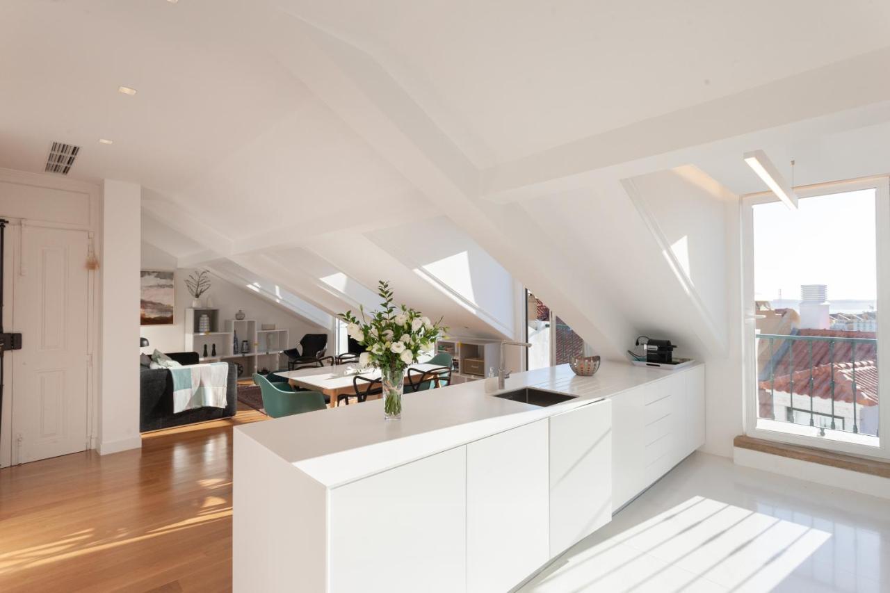 Alfama Charming With Amazing River View And Terrace Appartement *