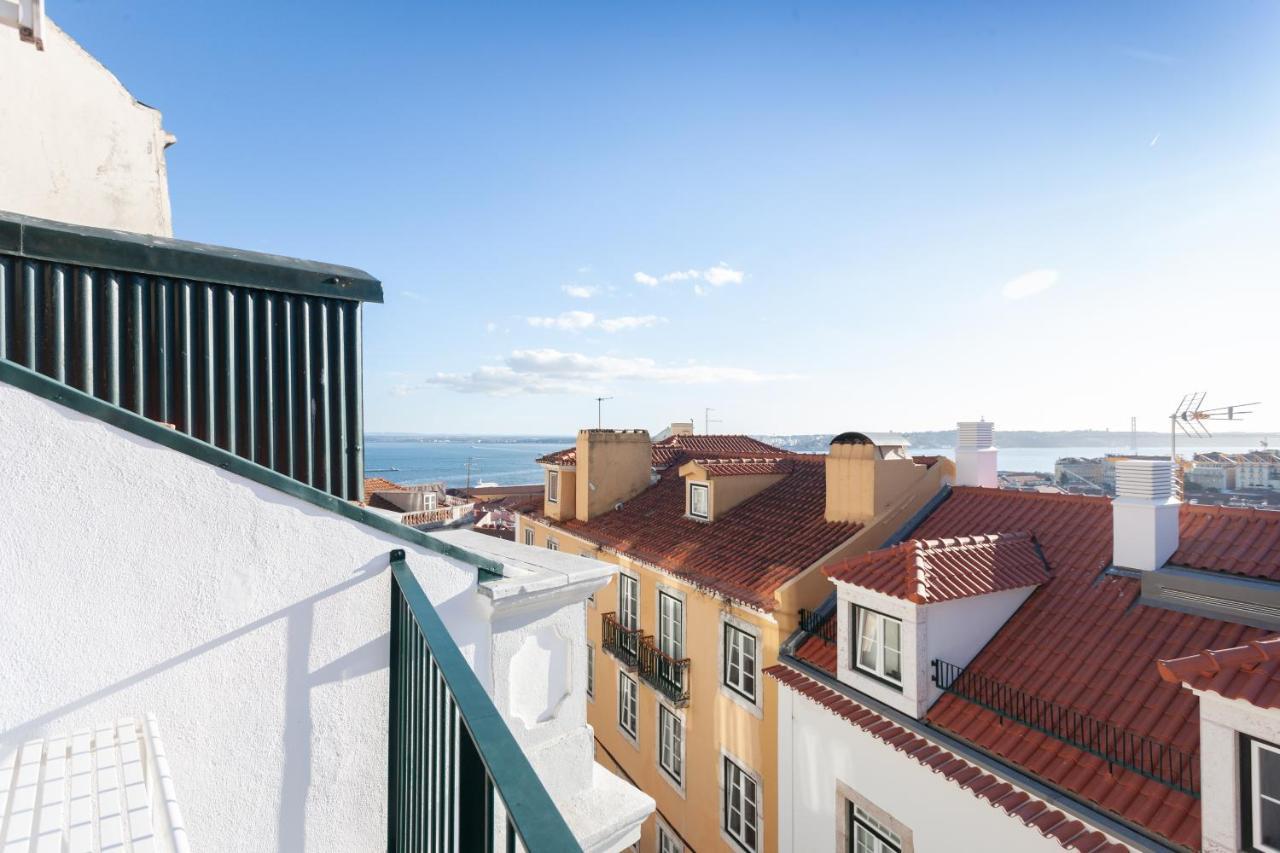 Alfama Charming With Amazing River View And Terrace Appartement