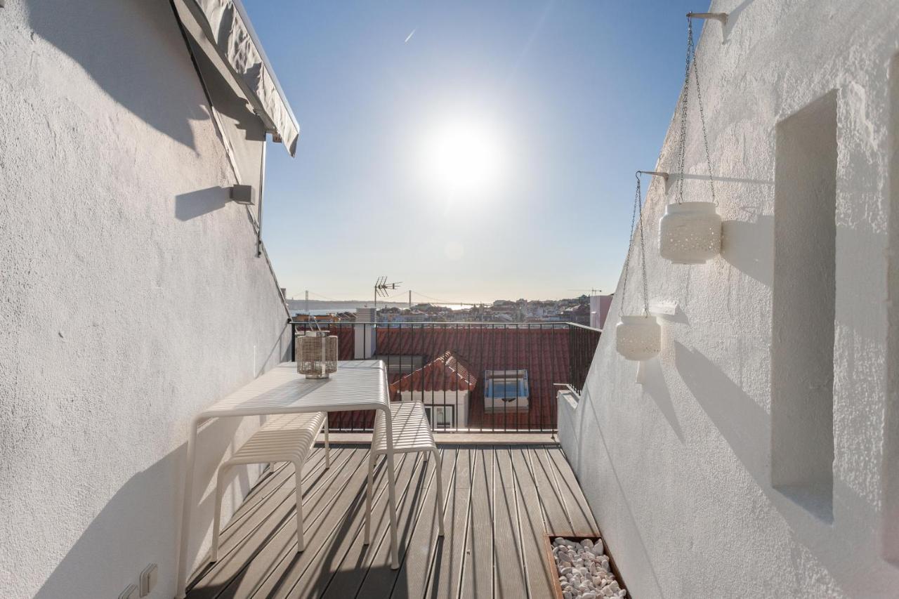 Alfama Charming With Amazing River View And Terrace Appartement
