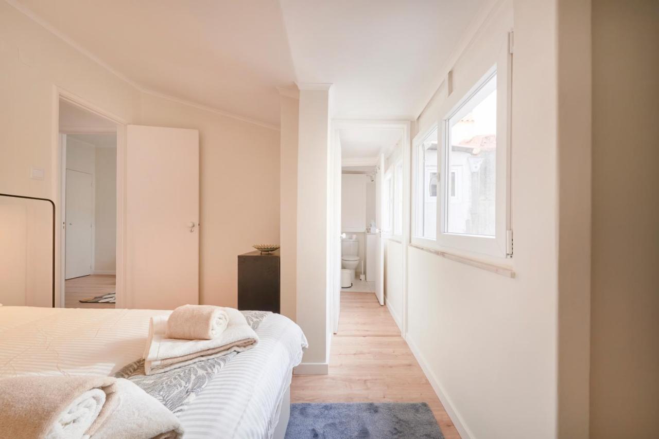 Fantastic With Balcony In Bica