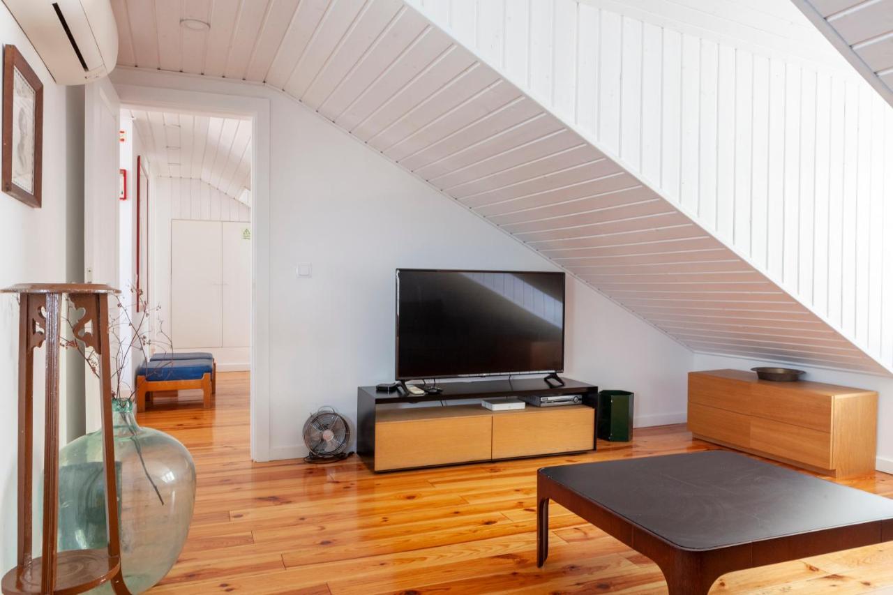 Alfama Stunning River And Historic Views 2bedrooms & 2bathrooms Ac Balcony 18th Century Building Appartement *