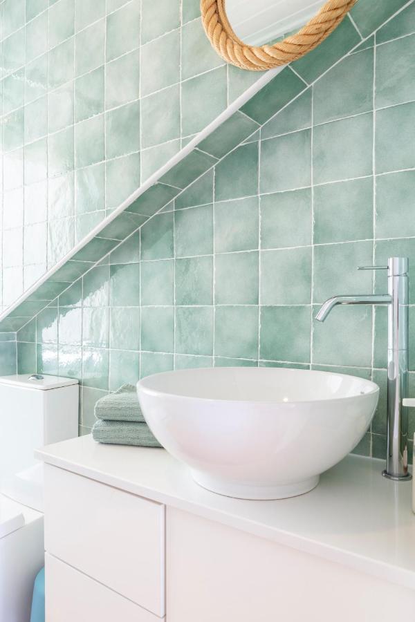 Alfama Stunning River And Historic Views 2bedrooms & 2bathrooms Ac Balcony 18th Century Building Appartement Lisboa