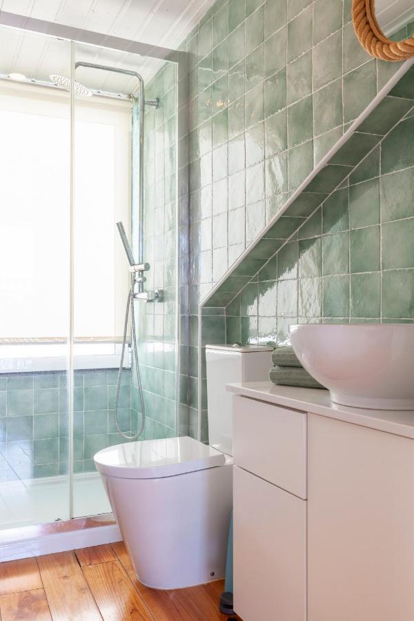 Alfama Stunning River And Historic Views 2bedrooms & 2bathrooms Ac Balcony 18th Century Building Appartement Lisboa