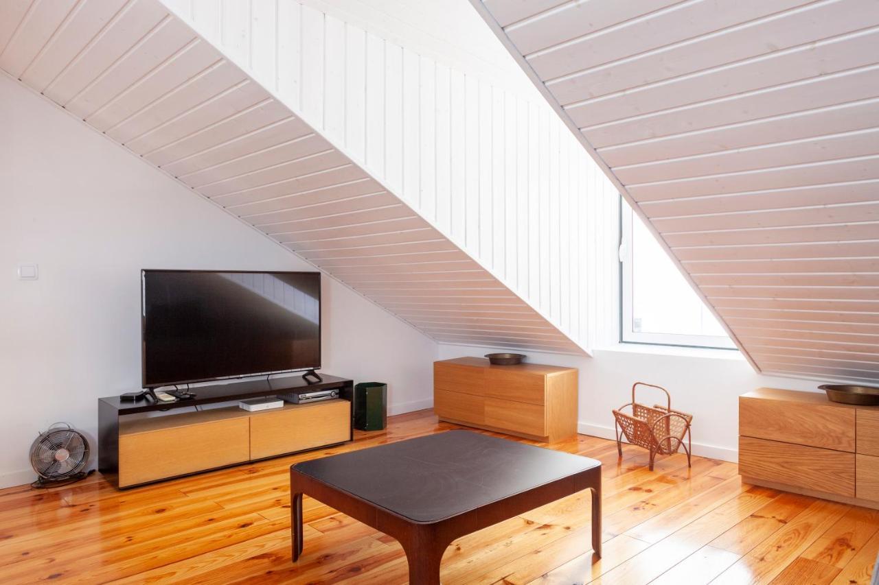 Alfama Stunning River And Historic Views 2bedrooms & 2bathrooms Ac Balcony 18th Century Building *