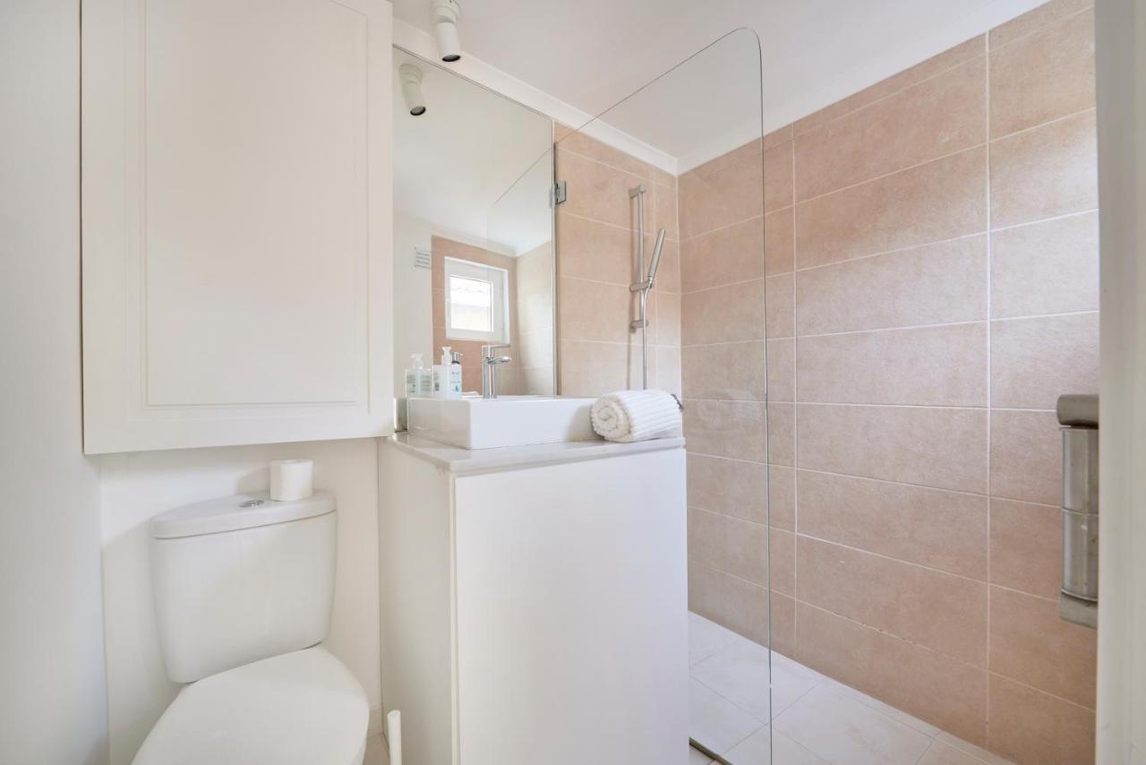 Fantastic With Balcony In Bica *