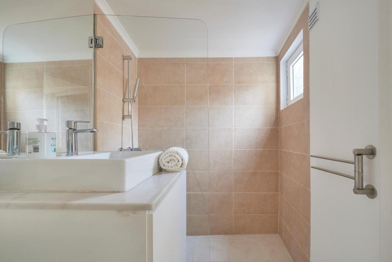 Fantastic With Balcony In Bica Lissabon