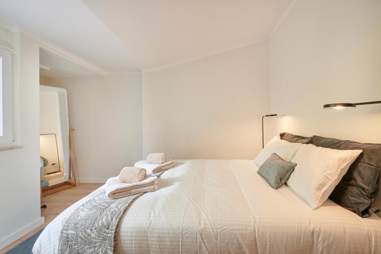 Fantastic With Balcony In Bica * Lisbon