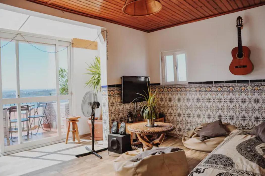 Olympo-Stunning Penthouse Views, Riverside Flat *