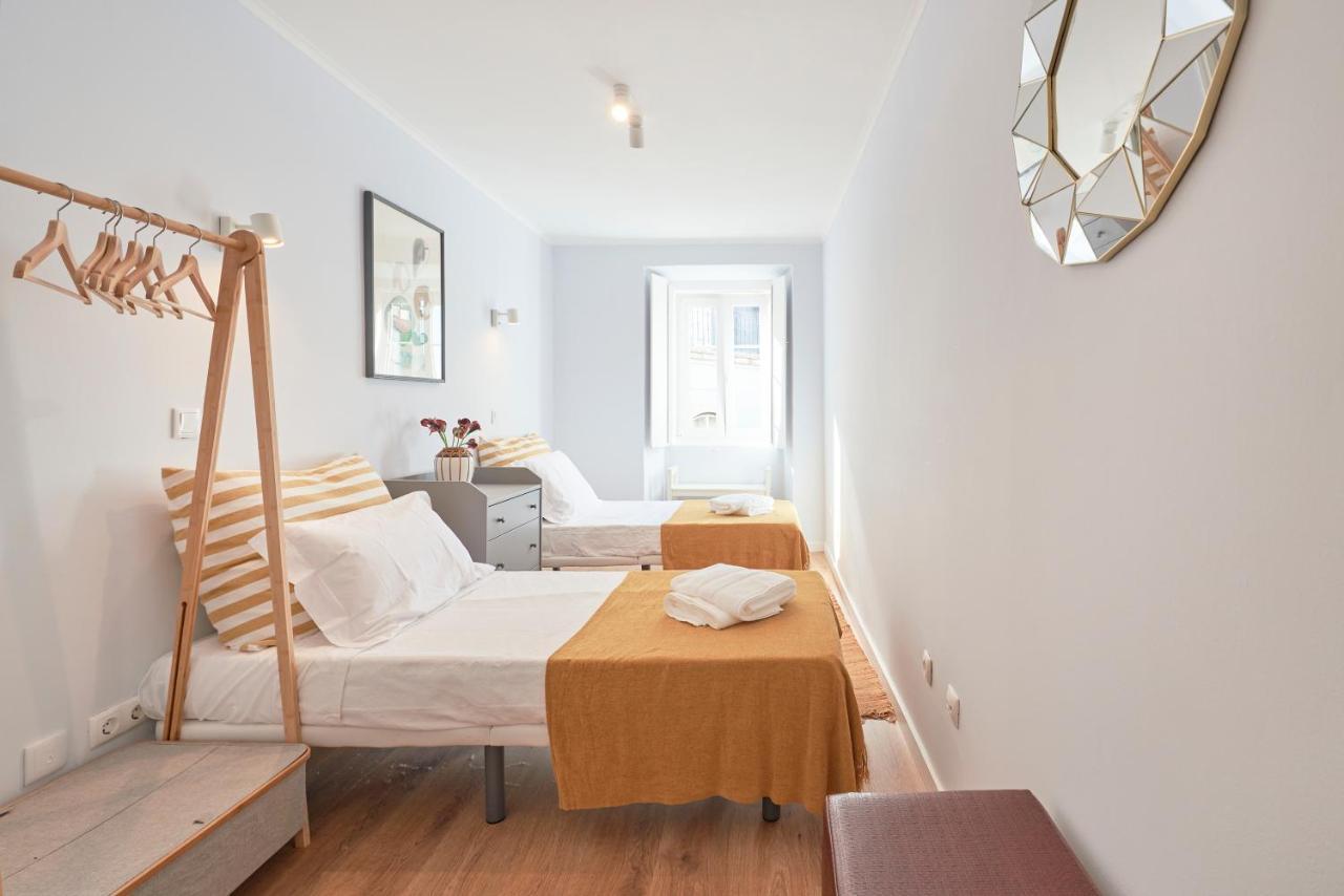 Amazing Terrace And Riverview In Historical Appartement Lissabon