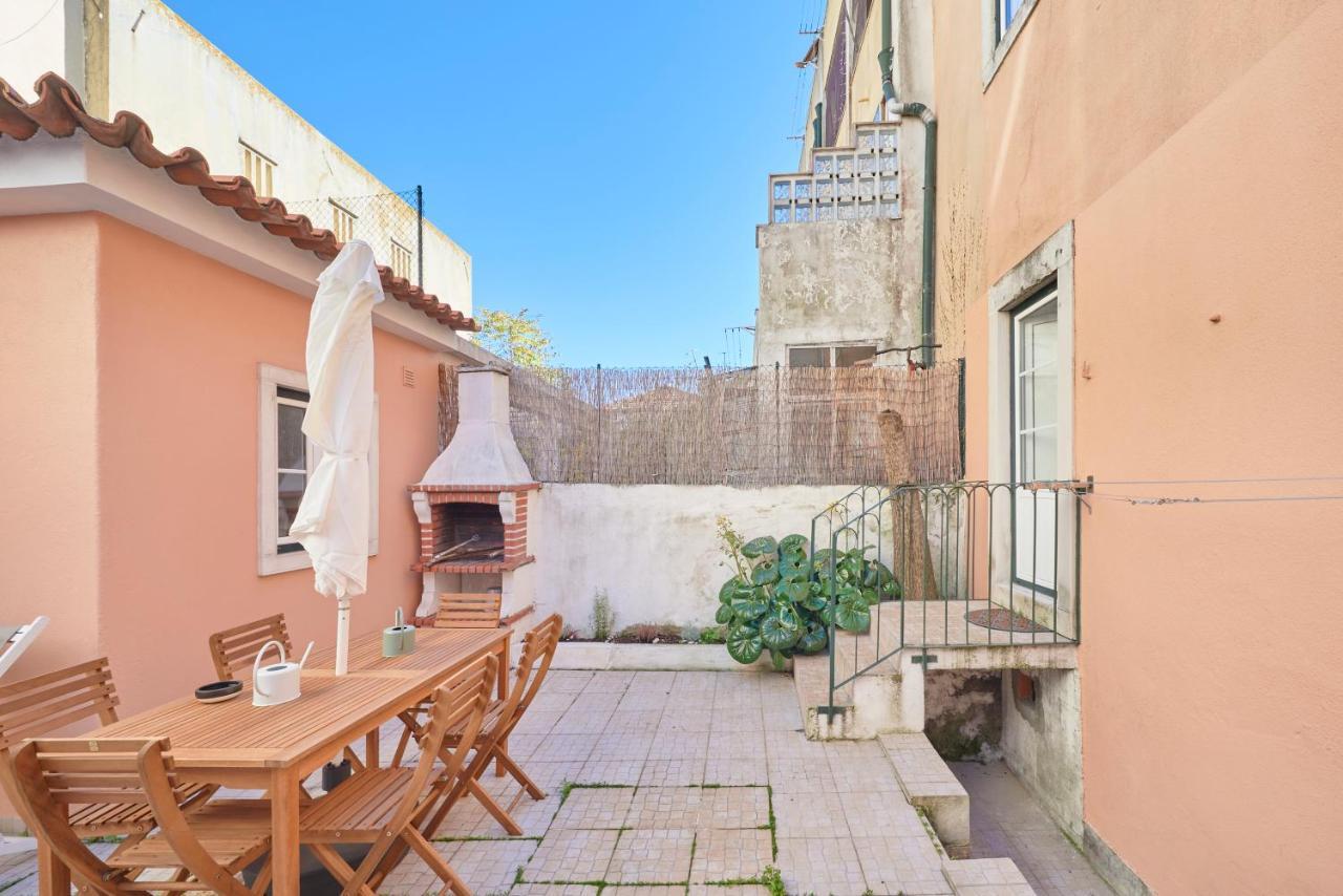 Amazing Terrace And Riverview In Historical Lissabon