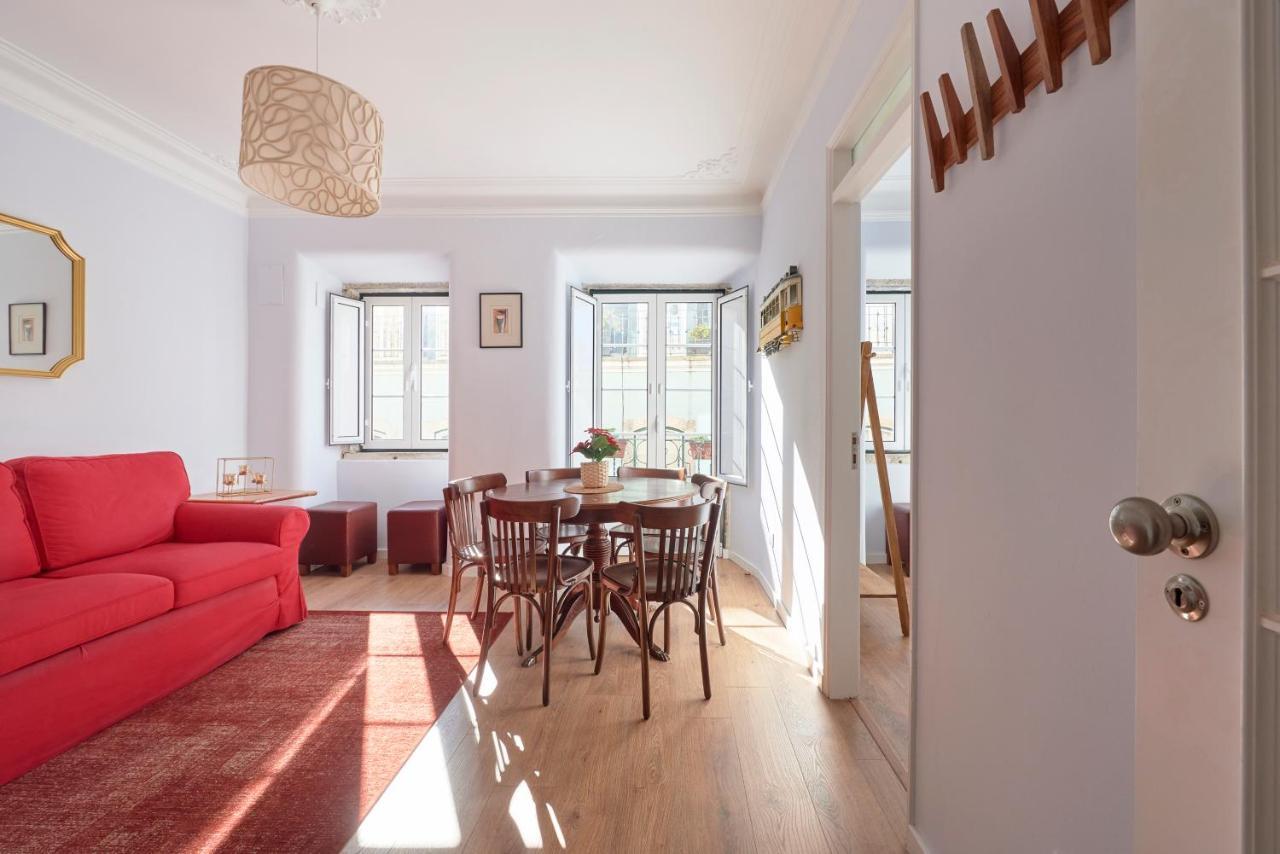 Amazing Terrace And Riverview In Historical * Lissabon
