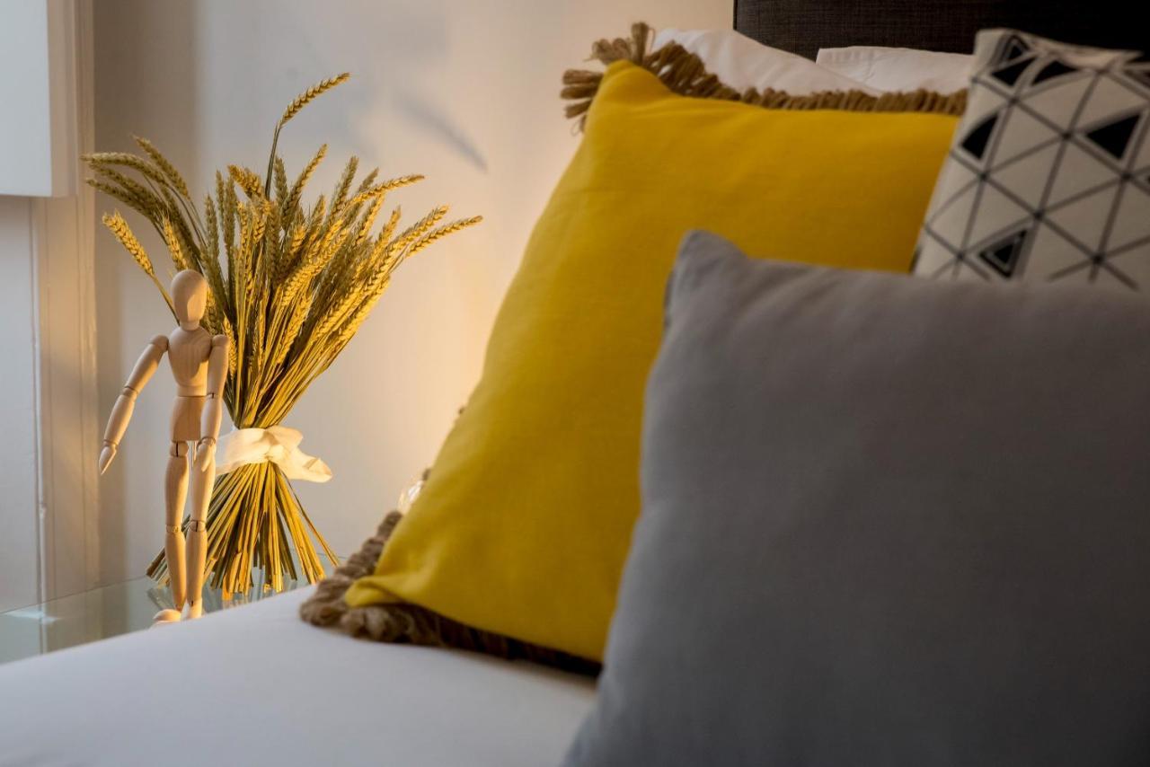 Designer In One Of Lisbon's Trendiest Quarters Apartment *