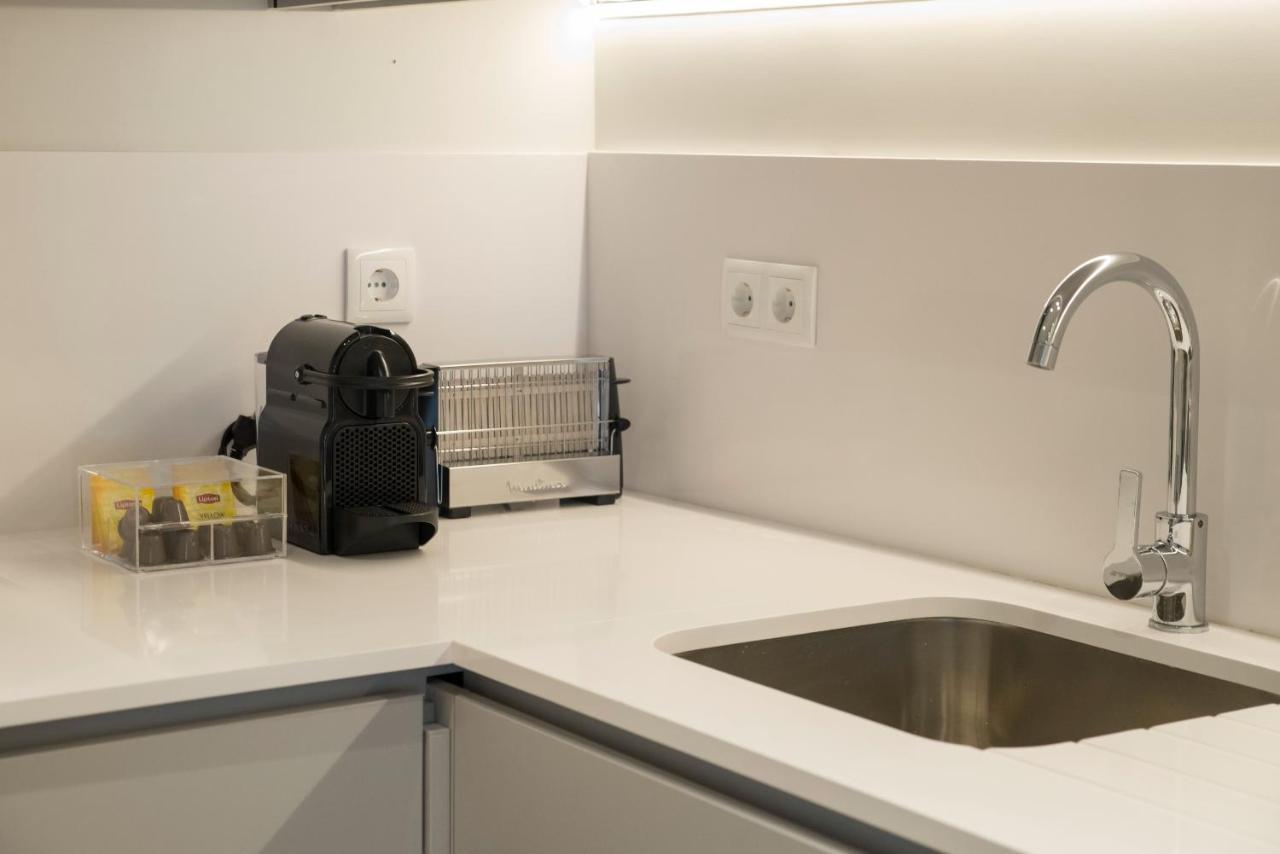 Designer In One Of Lisbon's Trendiest Quarters Apartment *